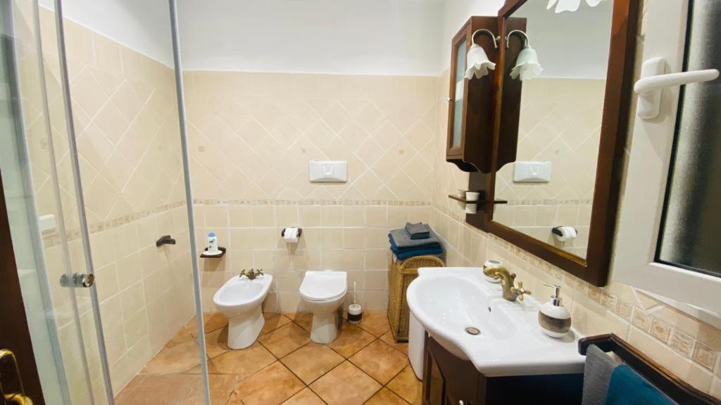 La casa tra gli ulivi di Fonte Nuova 1 Villa Esterno foto